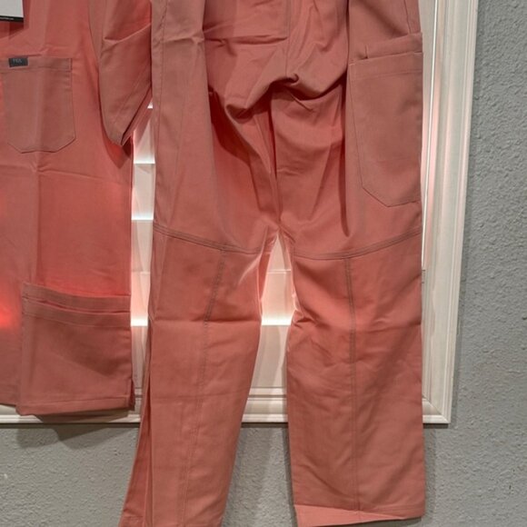 Figs Coral Women's Scrub Set - Picture 9 of 10